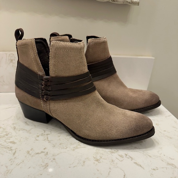 Diba Shoes - Diba Skyler Women’s Suede Bootie - 10